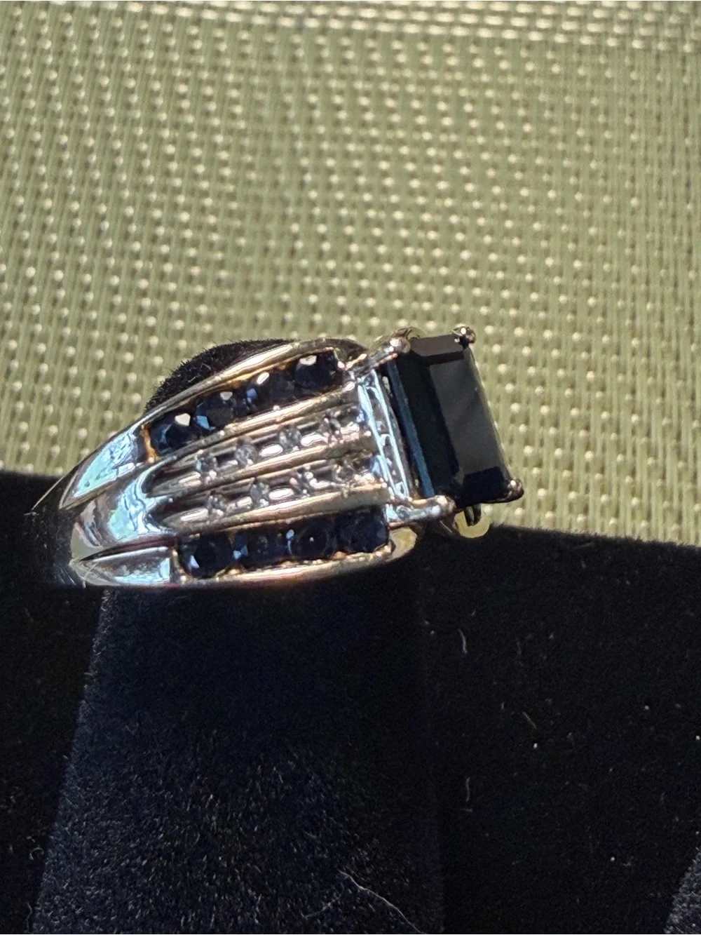 Elegant 14k Yellow Gold Diamond & Blue Sapphire Ring